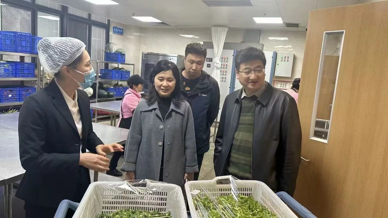 重庆儿童医院食品安全强化行动：副院长陈大鹏带队检查，确保饮食安全