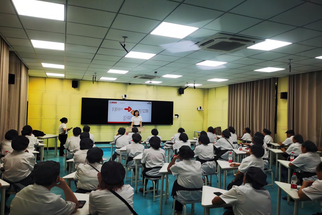 西科餐饮集团开展2023年度秋季学期开学前食堂工作人员专项培训
